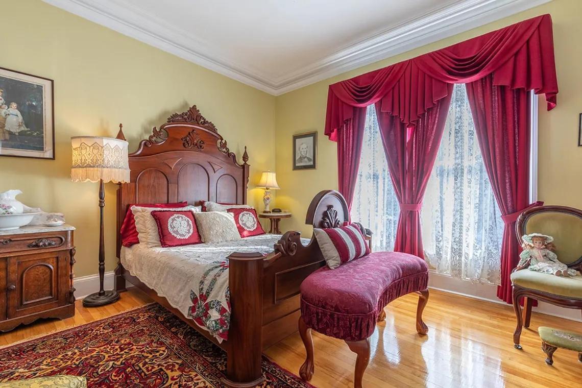 Fitzroy Hall Bed & Breakfast Charlottetown Bagian luar foto