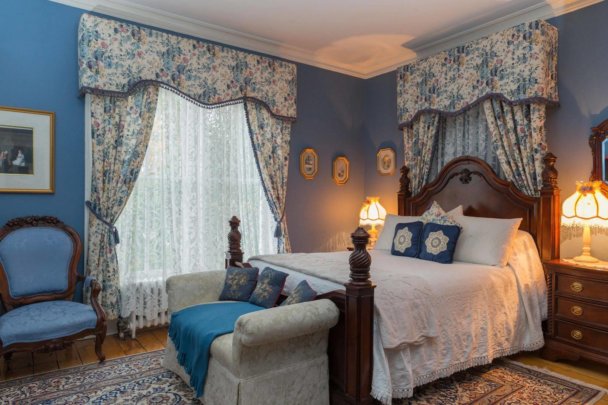 Fitzroy Hall Bed & Breakfast Charlottetown Bagian luar foto