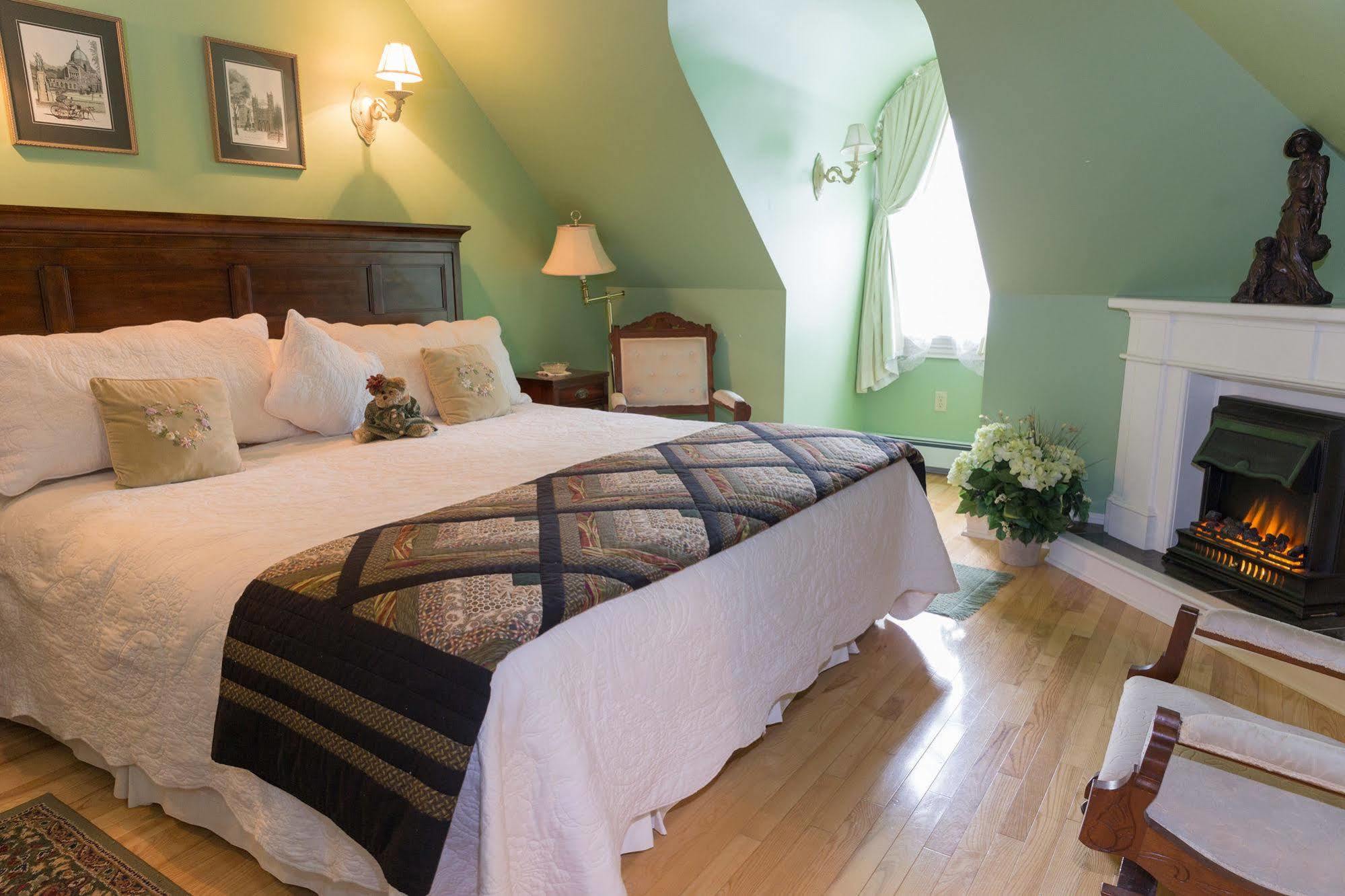 Fitzroy Hall Bed & Breakfast Charlottetown Bagian luar foto